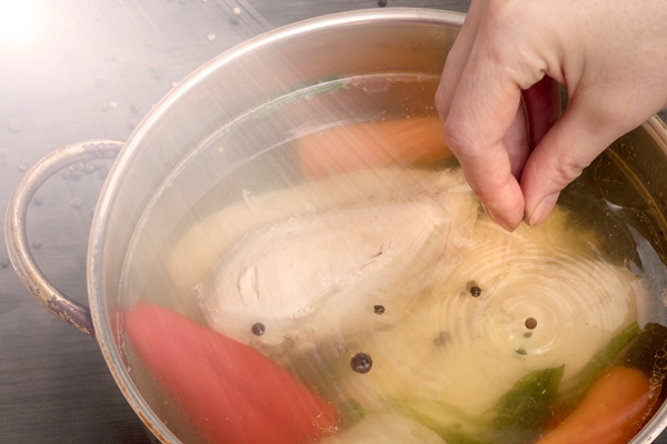 fresh chicken broth in a metal saucepan - Лечебный стол (диета) № 2 по Певзнеру: таблица продуктов и режим питания