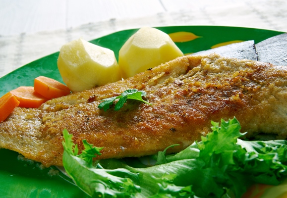 gebakken sliptong fried fish common sole dutch cuisine - Камбала соте
