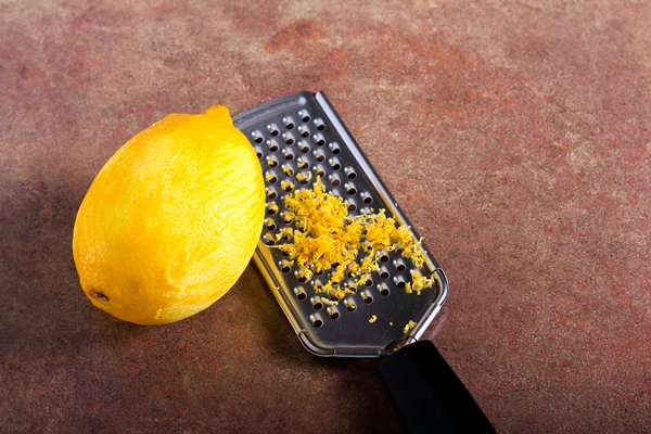 grated lemon zest ready to cook - Кулич быстрый с лимоном и ванилином