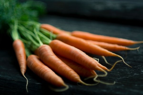 jonathan pielmayer effnkmidmgc unsplash - Блинчики с морковью, урюком и изюмом