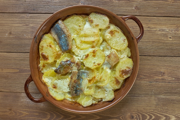 kiluvorm estonian baked herring with potatoes baltic cuisine - Салака, жаренная пластом по-эстонски