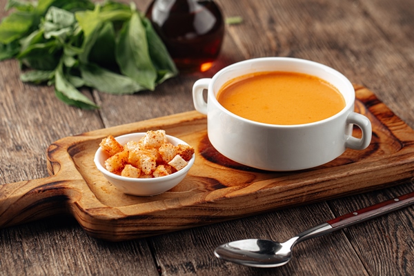 lentil cream soup with dill and croutons 1 - Лечебный стол (диета) № 2 по Певзнеру: таблица продуктов и режим питания