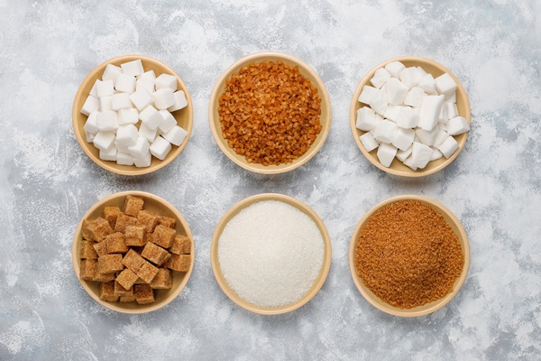 various types of sugar brown sugar and white on concrete top view - Особенности питания детей