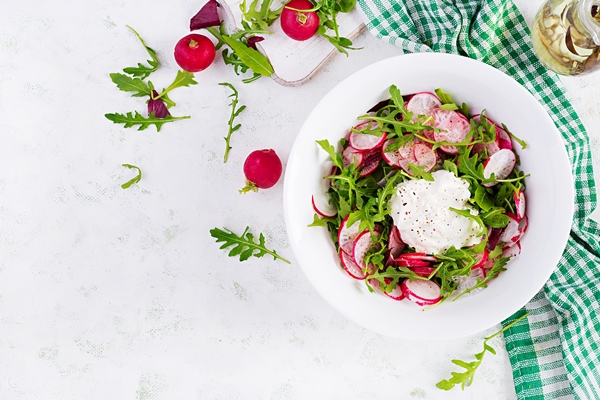 vegetarian vegetable salad of radish and arugula with sour cream 1 - Лечебный стол (диета) № 2 по Певзнеру: таблица продуктов и режим питания