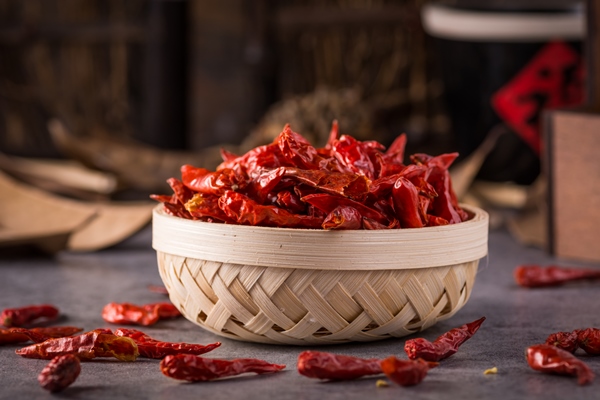 bowl full hot peppers - Жареный корень лопуха