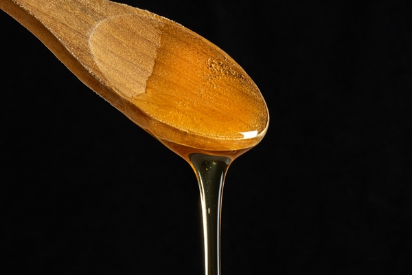 honey jar with wooden spoon - Варенье (мёд) из одуванчиков