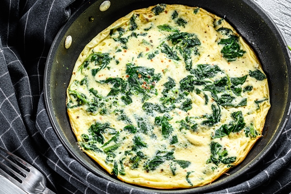 italian spinach and cheese omelet - Сныть с яйцом