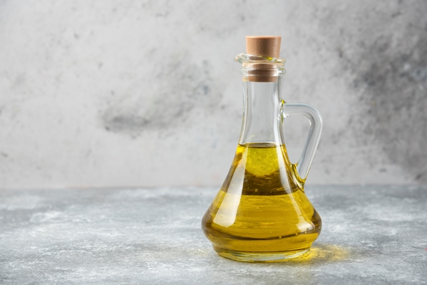 olive oil bottle on marble table - Салатный соус из черемши