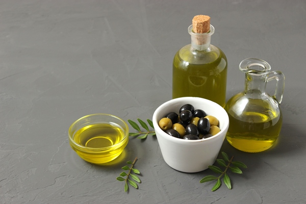 olive oil green leaves and olives on the table - Зелёное масло из черемши