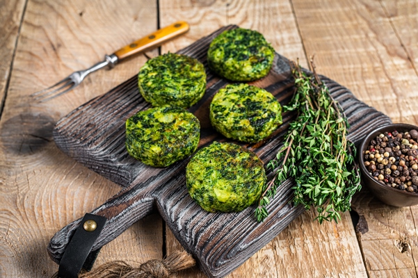 vegetarian vegetable burgers patty with herbs on wooden board wooden background top view 1 - Котлеты из черемши