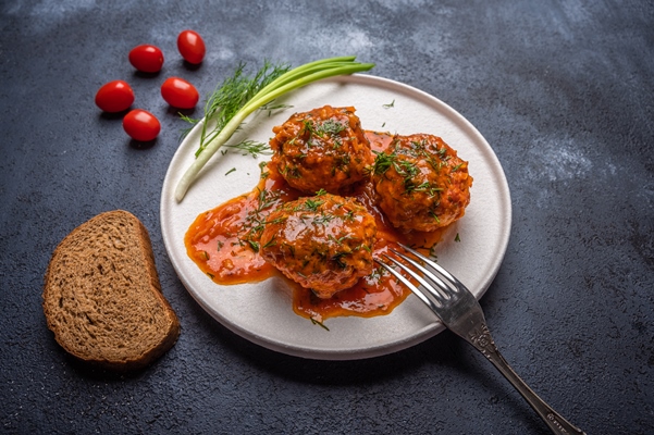 homemade meatballs in tomato sauce 1 - Постные ленивые голубцы с грибами и рисом