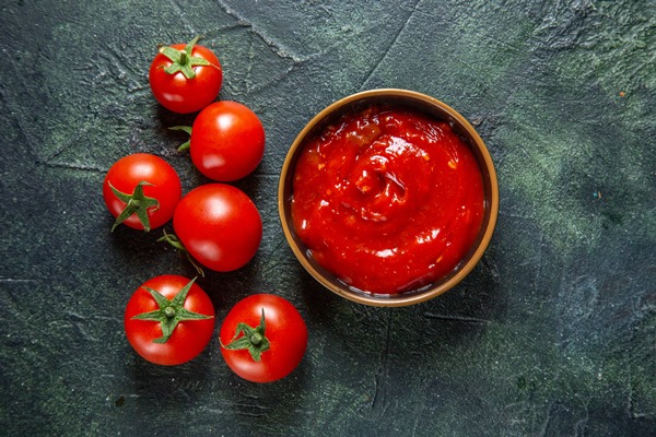 top view fresh red tomatoes with tomato paste on dark surface - Постные ленивые голубцы с грибами и рисом