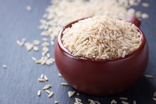 uncooked bowl of rice - Монастырская кухня: рисовая каша с морковью, печенье макруд
