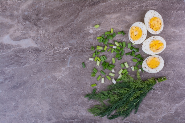 boiled eggs and minced herbs on the ground - Окрошка на кефире с минеральной водой