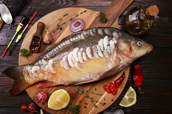 carp fish with spices and vegetables - Рыба, запечённая с яблоками и лимоном