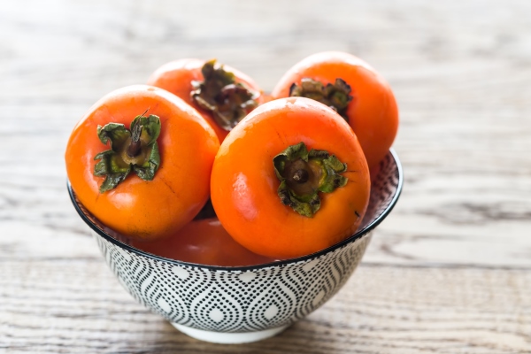 bowl of fresh persimmons - Пирожное из хурмы (старинный рецепт)