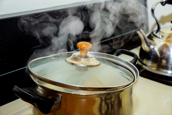 close up cooking traditional sou boiling pork or chicken soup - Сливочный крем-суп из каштанов (старинный рецепт)