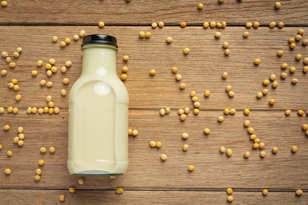 soy milk soy food and beverage products food nutrition concept - Растительное молоко: виды и свойства
