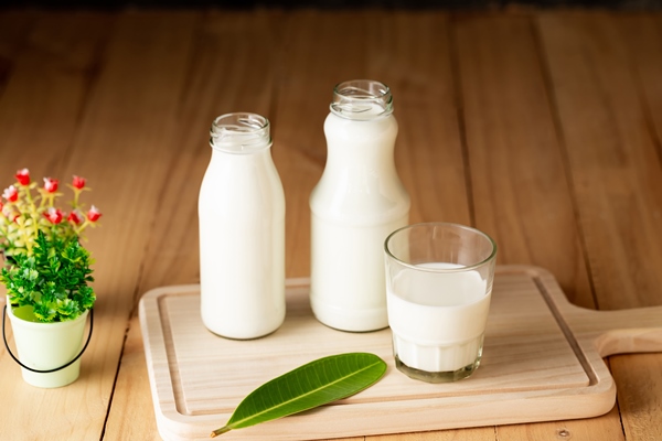 milk healthy dairy products on table - Плов с сухофруктами и каштанами