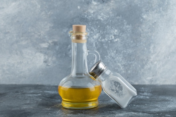 bottle of oil and salt on grey background - Постная икра из нори