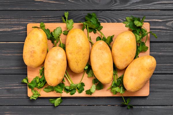 flat lay healthy potatoes - Картофельная запеканка с капустой и грибами в горшочке