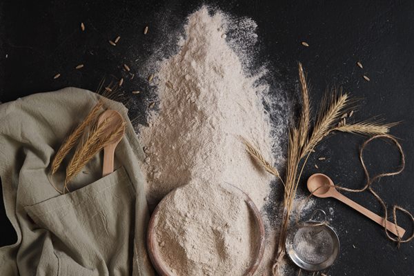 rye flour sieve and ears preparation for making bread - Клюквенный (или брусничный) взвар