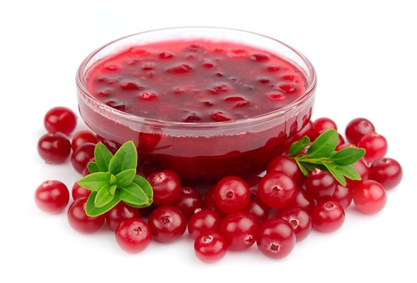sweet cranberries with jam isolated on white background - Клюквенный (или брусничный) взвар