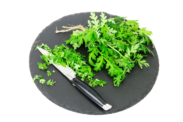baunch of edible herbs on black plate - Беарнский соус (беарнез)