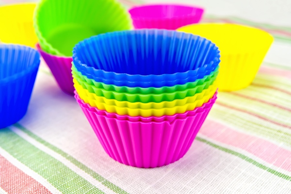 colorful silicone molds for cupcakes on linen - Печёночные котлетки на пару (для детей до 1 года)