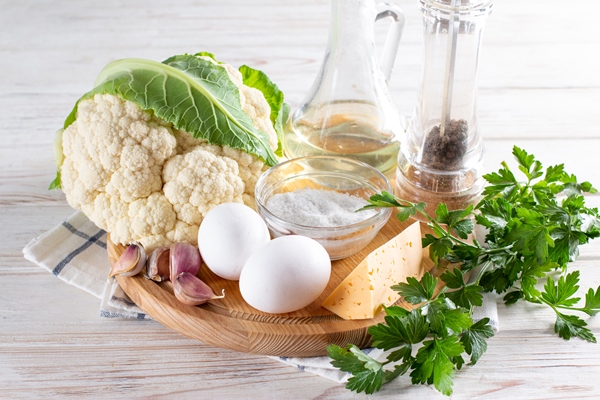 ingredients for cooking cauliflower with egg and cheese with herbs and spices - Цветная капуста с яйцом и сыром