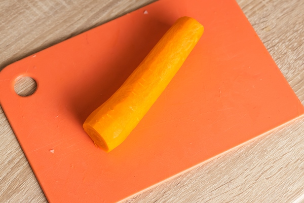 peeled carrots on a cutting board - Морковное пюре (для детей до 1 года)