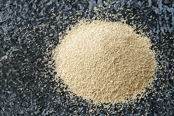 dry highspeed yeast scattered on a dark background yeast for baking drinks dishes golden spoon - Рецепт просфор №1