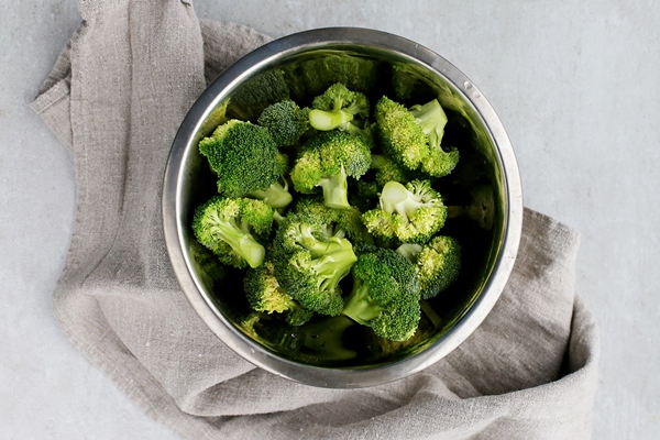 fresh broccoli vegetables - Смузи-боул из брокколи