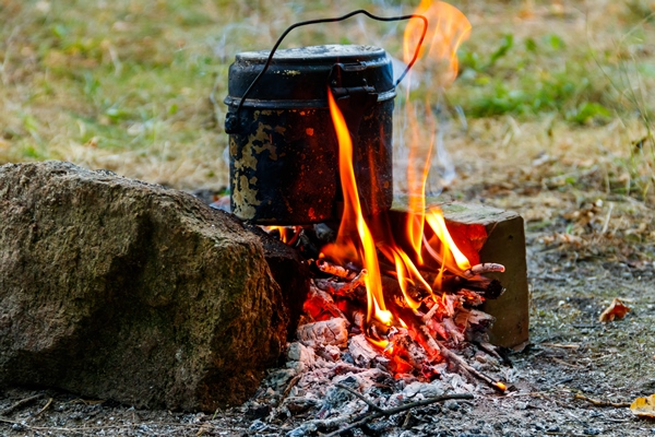 cooking on campfire in camping - Фронтовой кулеш