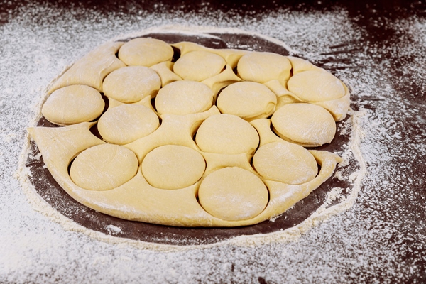 cut out dough circles for making buns dounuts - Просфора (рецепт № 2)
