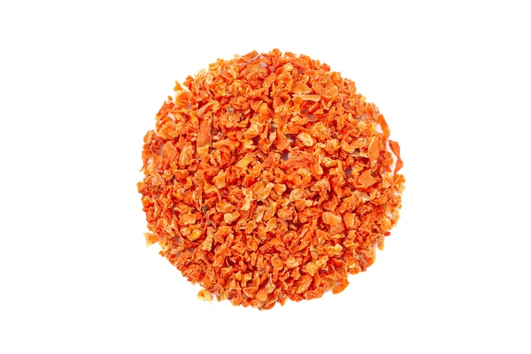 dried chopped carrots view from above white background isolated - Походный лагман из сушёных продуктов