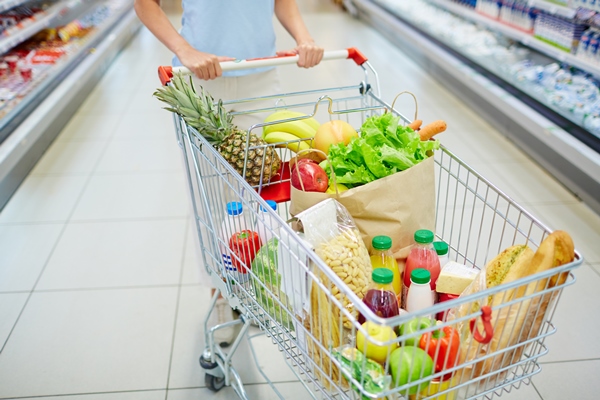 food in cart - Как перестать выбрасывать продукты и сократить расходы