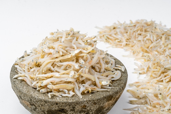 fresh dried anchovies on white background raw dry salted sea fish saltwaterforage fish - Меню армейской кухни царской России