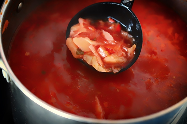 hot vegetable tomato soup borscht in a saucepan - Борщ "Туристический" с грибами и тушёнкой