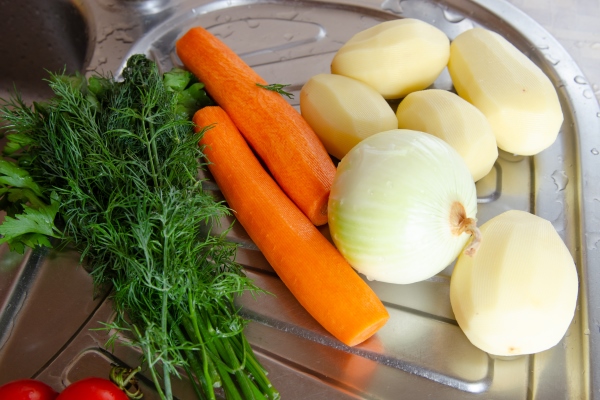 pure vegetables for making soup potatoes dill parsley carrots onions - Фронтовой гороховый суп