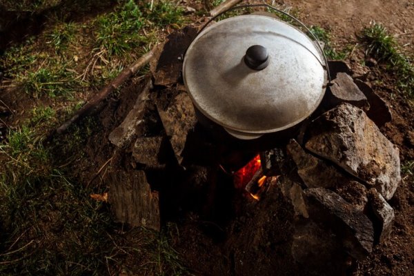 photo of cauldron on bonfire 176420 4183 - Компот из свежих яблок и шиповника