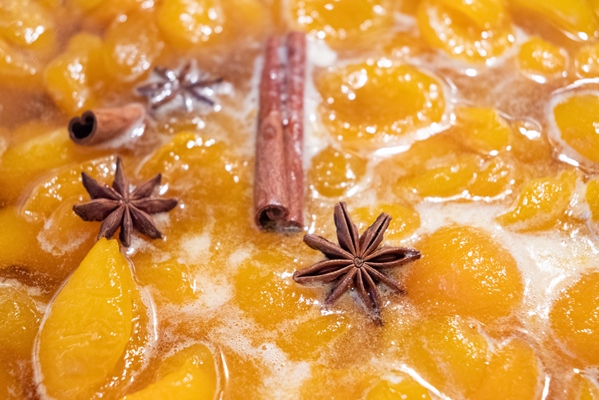 apricot jam with cinnamon sticks and stars of star anise - Абрикосовое варенье