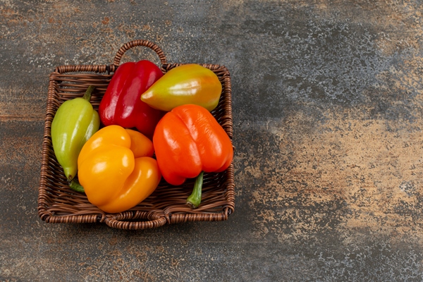 colorful pepper in the basket on the marble surface - Замороженные овощи для супа и вторых блюд
