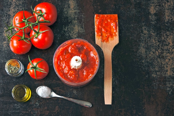 cooking homemade tomato sauce tomato sauce in a bowl of a blender tomatoes and spices recipe for tomato sauce - Постная пицца на пресном тесте