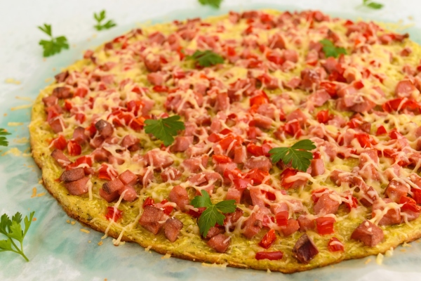 pizza the basis of zucchini ham and paprika healthy food close up 1 - Пицца из кабачков с колбасой