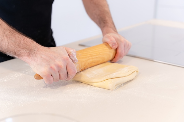 man cooking homemade croissants preparing the puff pastry - Бульон красный со слоёными мясными пирожками