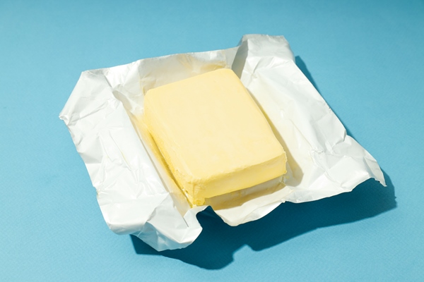 open package with butter on blue background - Бульон красный со слоёными мясными пирожками