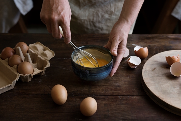 woman beating eggs into a batter - Груздянка с яйцом