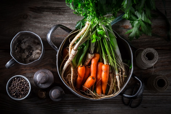 ingredients for tasty broth with carrots parsley and leek - Красный сборный бульон по-румынски