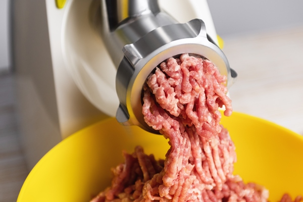 minced meat in an electric meat grinder - Старинные секреты приготовления мясных бульонов